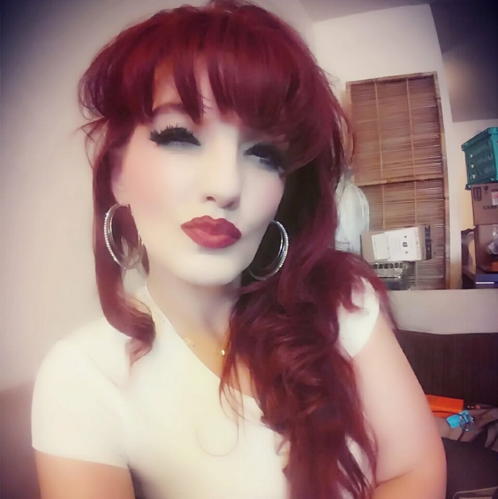 Meet your Posher, Lara